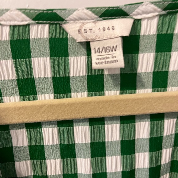 Adorable green gingham peplum top - Picture 2 of 3